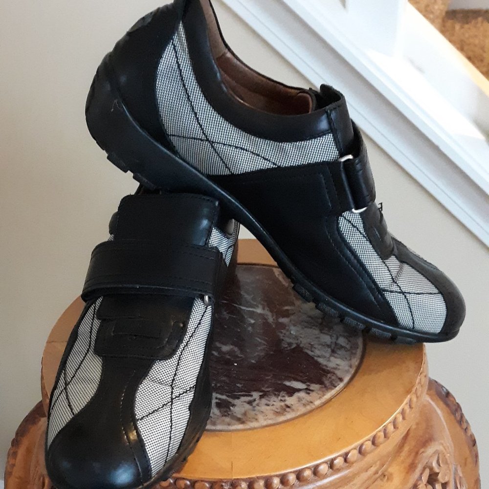 Donald J. Pliner Sports Travel Shoe 9.5M EUC